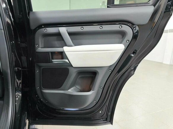 2026 Land Rover Defender 110 II, чёрный - вид 24