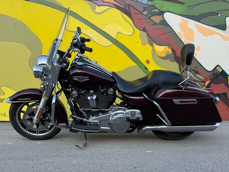 2018 Harley-Davidson Road King, красный, 1550000 рублей, вид 2