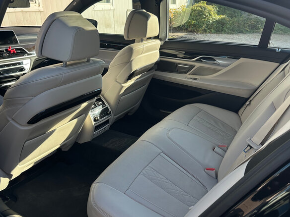 2021 BMW 7 серии 740i VI (G11/G12) Рестайлинг, чёрный, 5800000 рублей - вид 17