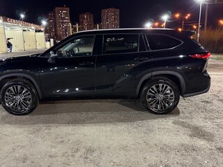 2025 Toyota Highlander IV (XU70), чёрный, 5600000 рублей, вид 5