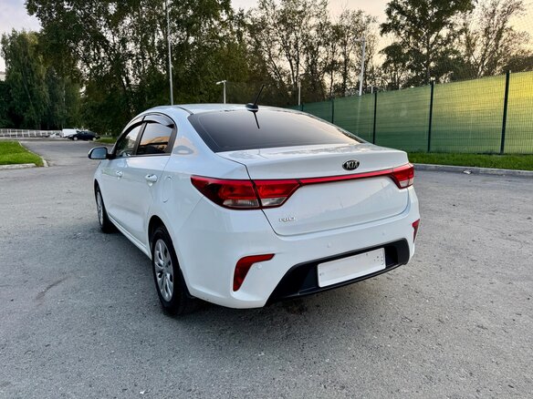 2019 Kia Rio IV, белый, 1020000 рублей - вид 6