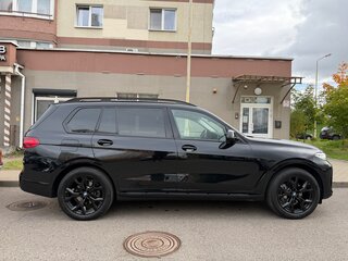2022 BMW X7 40i I (G07), чёрный, 5640000 рублей, вид 4
