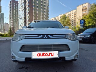 2013 Mitsubishi Outlander III, белый, 999000 рублей, вид 2