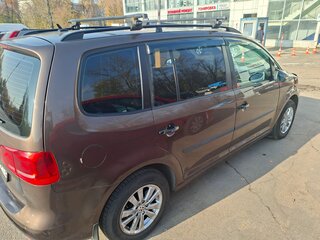 2013 Volkswagen Touran I Рестайлинг 2, коричневый, 990000 рублей, вид 4