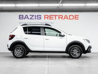 2021 Renault Sandero Stepway II Рестайлинг, белый, 1430000 рублей, вид 4