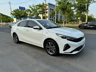 2023 Kia K3 II (China Market) Рестайлинг, белый, 1400300 рублей, вид 3