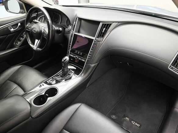 2017 Infiniti Q50 I Рестайлинг, серебристый, 2060000 рублей - вид 6