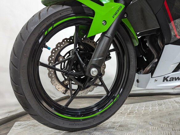 2021 Kawasaki Ninja 400, зелёный, 649000 рублей - вид 13