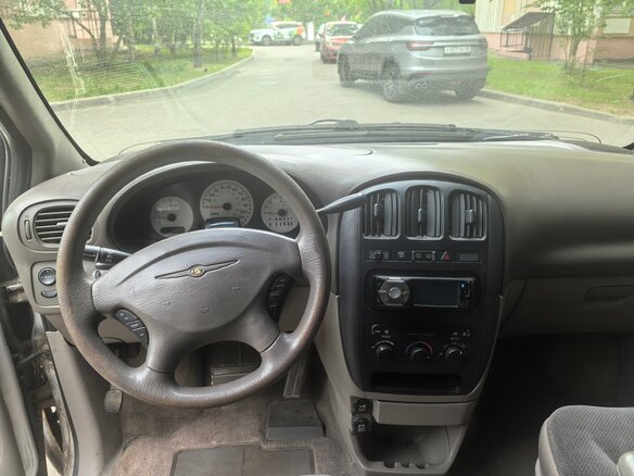2001 Chrysler Voyager IV, серебристый, 320000 рублей - вид 6