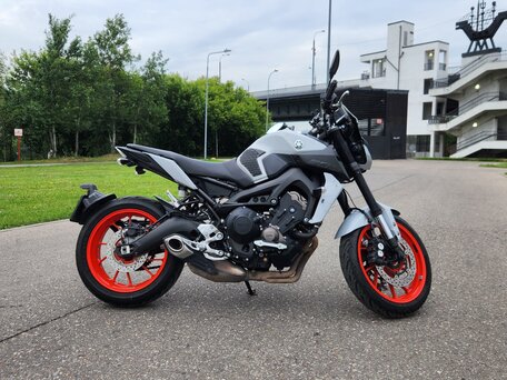 2019 Yamaha MT-09 (FZ-09), серый, 950000 рублей, вид 1