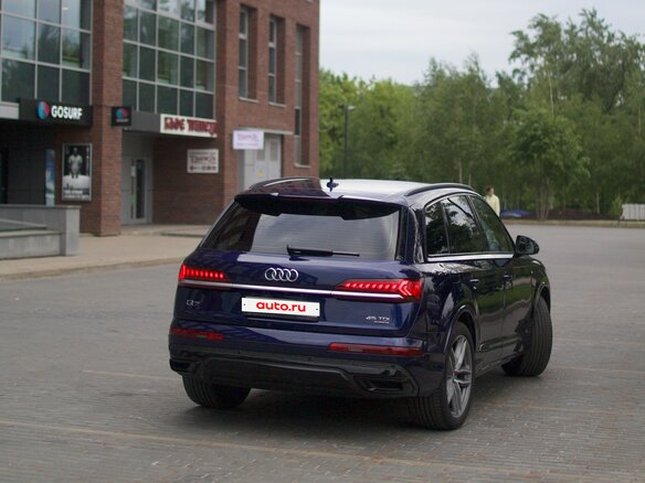 2020 Audi Q7 45 TDI II (4M) Рестайлинг, синий, 7990000 рублей - вид 5