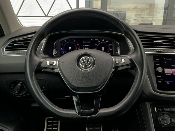 2019 Volkswagen Tiguan II, серебристый, 2359000 рублей - вид 17