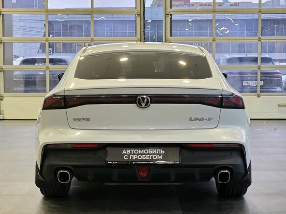 2023 Changan UNI-V I, белый - вид 5