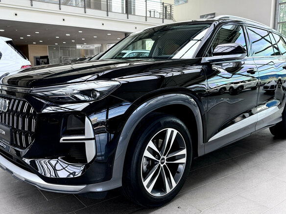 2023 Audi Q6 50 TFSI, чёрный, 6900000 рублей - вид 1