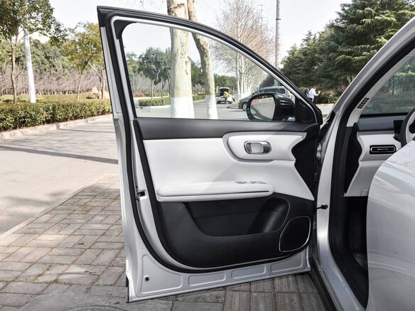 2026 Changan Qiyuan Q05 40.3 kWh II, серебристый - вид 10