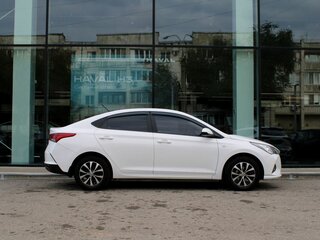2021 Hyundai Solaris II Рестайлинг, белый, 1695000 рублей, вид 4