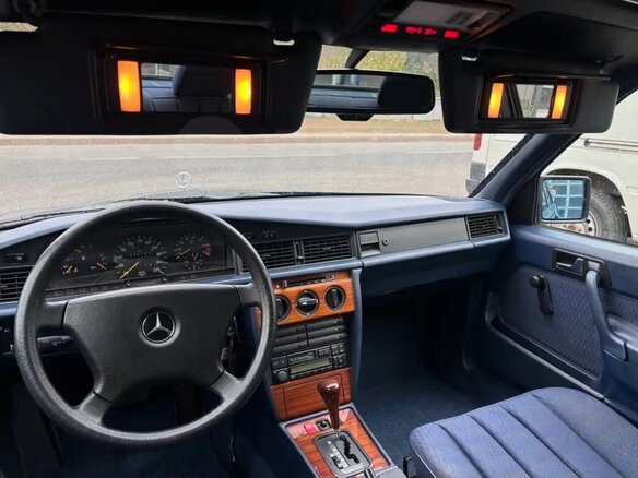 1993 Mercedes-Benz 190 (W201), синий, 1100000 рублей - вид 26