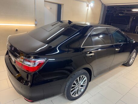 2016 Toyota Camry VII (XV50) Рестайлинг, чёрный, 5500000 рублей, вид 3