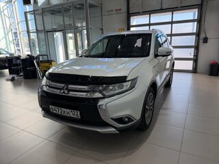 2017 Mitsubishi Outlander III Рестайлинг 2, белый, 1815000 рублей, вид 2