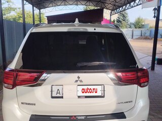 2019 Mitsubishi Outlander III Рестайлинг 3, белый, 2290000 рублей, вид 3