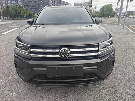 2023 Volkswagen Tharu I, коричневый, 1550000 рублей, вид 2
