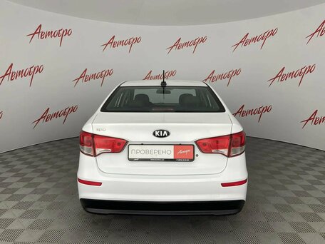 2017 Kia Rio III Рестайлинг, белый, 1119000 рублей, вид 4
