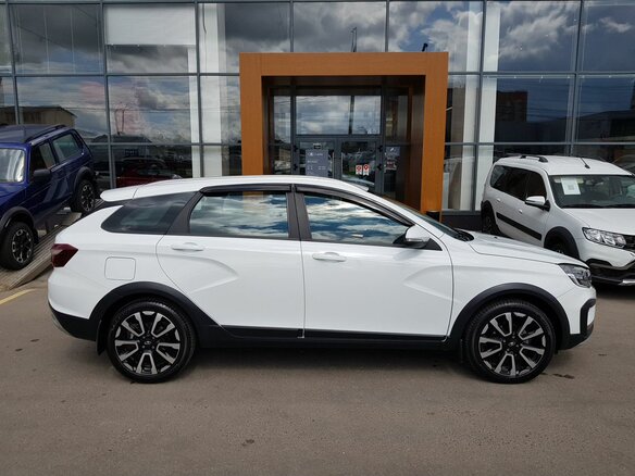 2024 Lada (ВАЗ) Vesta SW Cross I Рестайлинг (NG), белый - вид 3