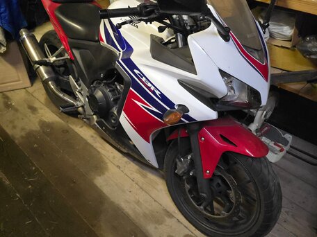 2015 Honda CBR 400R, красный, 450000 рублей, вид 4