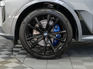 2026 BMW X7 40i I (G07) Рестайлинг, серый, 16700000 рублей, вид 4