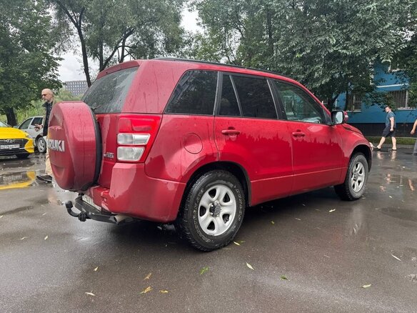 2011 Suzuki Grand Vitara II Рестайлинг, красный - вид 4