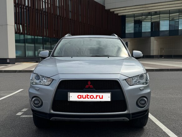 2010 Mitsubishi Outlander II Рестайлинг, серебристый, 1550000 рублей
