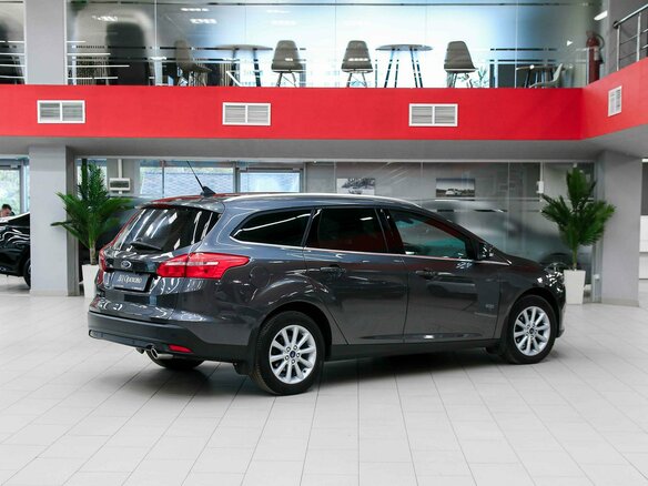 2017 Ford Focus III Рестайлинг, серый, 1050000 рублей - вид 1