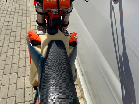 2023 KTM 300 EXC, красный, 650000 рублей, вид 4