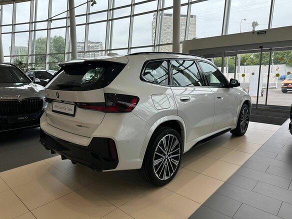 2026 BMW X1 Long 25Li xDrive III (U11/U12), белый, 5950000 рублей - вид 4