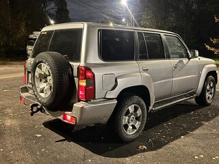 2005 Nissan Patrol V (Y61) Рестайлинг, серебристый, 700000 рублей, вид 3