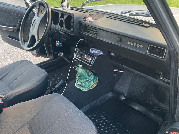 2010 Lada (ВАЗ) 2105, серебристый, 164000 рублей - вид 5