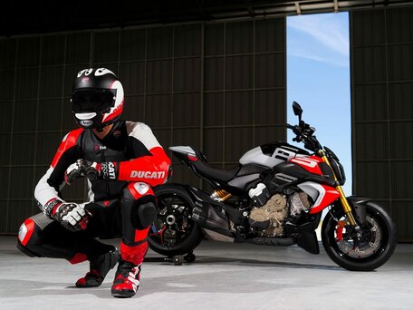 2026 Ducati Diavel V4, красный, 4250000 рублей, вид 5