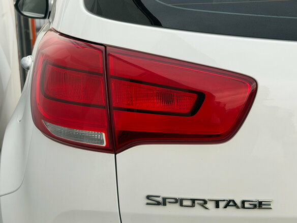 2015 Kia Sportage III Рестайлинг, белый, 1350000 рублей - вид 9