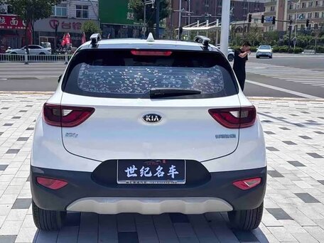 2021 Kia Stonic I Рестайлинг, белый, 970000 рублей, вид 5