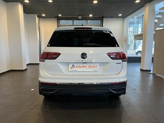 2020 Volkswagen Tiguan II Рестайлинг, белый, 3140000 рублей, вид 4