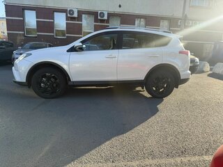 2017 Toyota RAV4 IV (XA40) Рестайлинг, белый, 2330000 рублей, вид 2