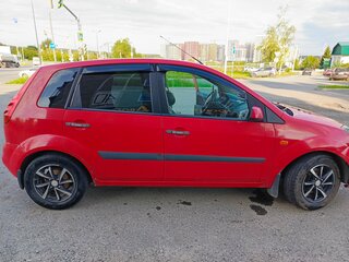 2007 Ford Fiesta Mk5, красный, 300000 рублей, вид 2