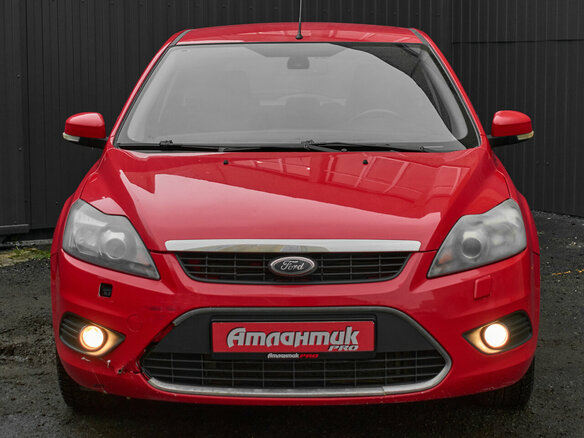 2011 Ford Focus II Рестайлинг, красный, 600000 рублей - вид 2