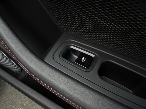 2021 Porsche Taycan Turbo I, белый, 12990000 рублей - вид 32