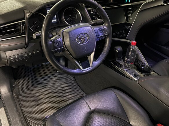 2020 Toyota Camry VIII (XV70), чёрный, 2500000 рублей - вид 6