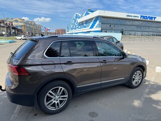 2018 Volkswagen Tiguan II, коричневый, 2300000 рублей, вид 2