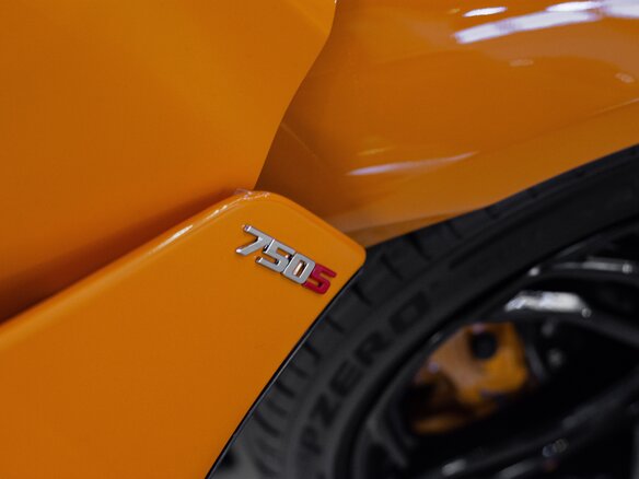 2024 McLaren 750S, оранжевый - вид 23