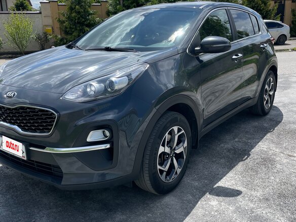 2021 Kia Sportage IV Рестайлинг, серый, 1750000 рублей - вид 4