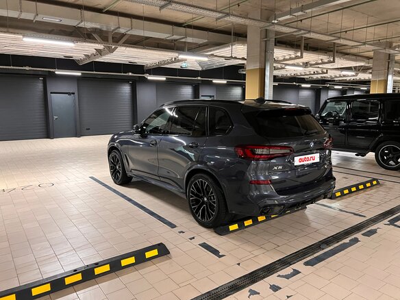 2020 BMW X5 40i IV (G05/G18), серый, 5250000 рублей - вид 4