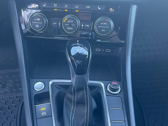 2022 Volkswagen Jetta VII Рестайлинг, серый, 2350000 рублей - вид 5